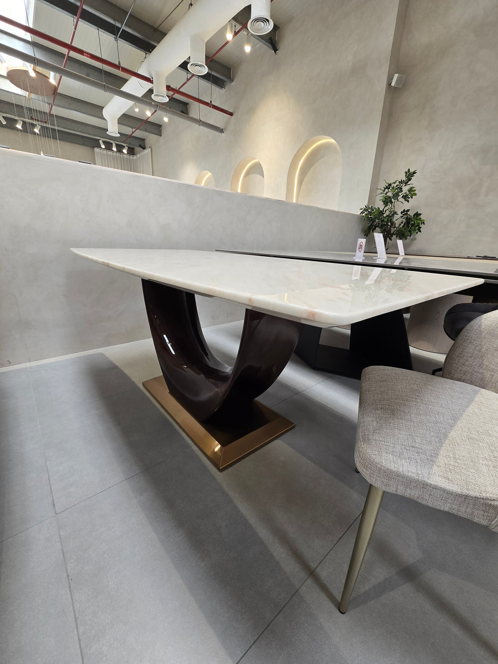 Onyx North Star Dining Table